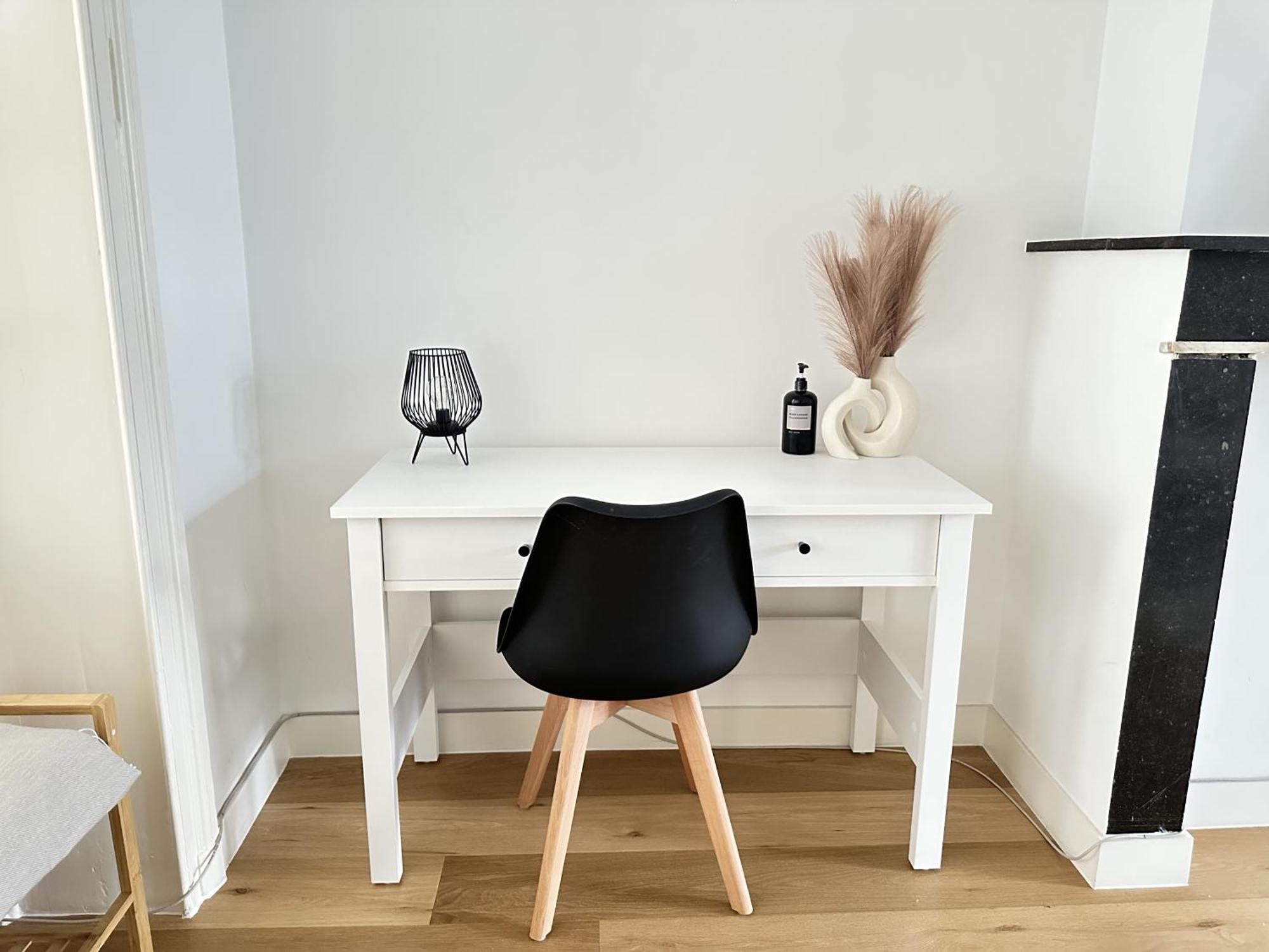 Trendy Flat In Apartment